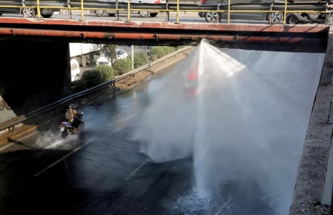 «Νιαγάρας» ο Κηφισός από σπασμένο αγωγό
