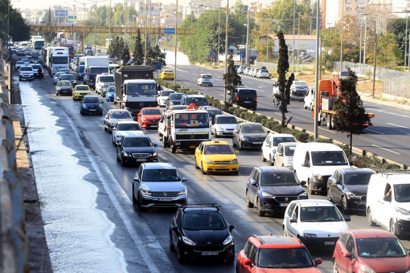 «Νιαγάρας» ο Κηφισός από σπασμένο αγωγό