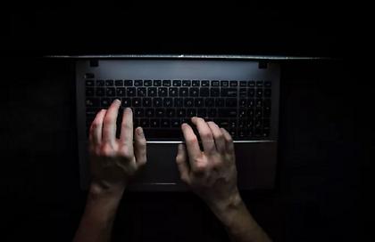 Πέντε χρόνια παρακολουθούσαν οι Αρχές τον συγγραφέα που κατηγορείται για παιδική πορνογραφία