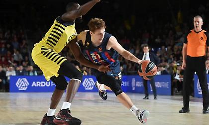 «Επιβίωσε» και έσπασε το αήττητο της Φενέρ η Μπαρτσελόνα