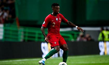 «Κοιτάζει» Νέλσον Σεμέδο η Τσέλσι