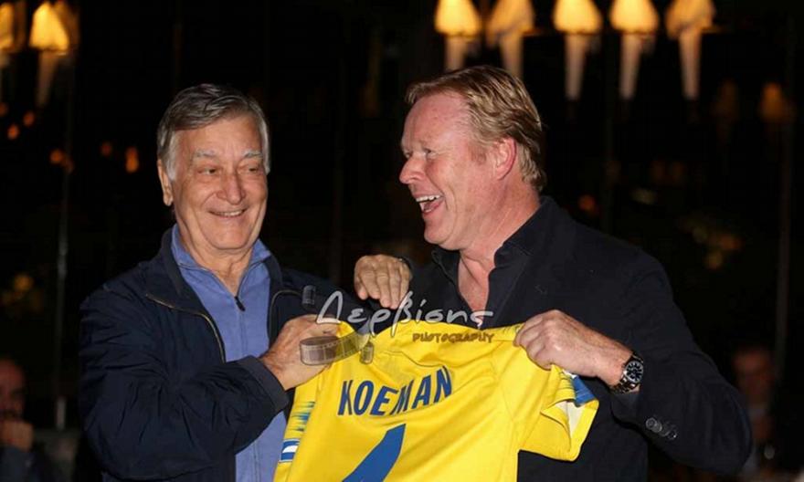 Πόζαρε με τη φανέλα του Παναιτωλικού και το αγαπημένο του «4» ο Ρόναλντ Κούμαν