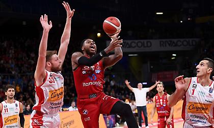 Εύκολο πέρασμα της Μιλάνο από την έδρα της Πεζάρο του Χαραλαμπόπουλου