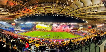 Απίθανη ατμόσφαιρα στο Ρόμα-Λάτσιο: Κορεό σε όλο το γήπεδο από τους οπαδούς!