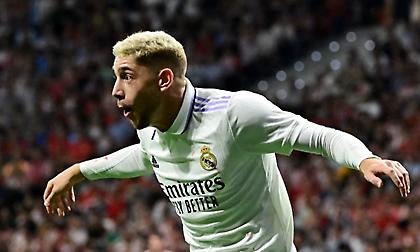 Ο Βαλβέρδε έστειλε την μπάλα σε μπαλκόνι πολυκατοικίας!