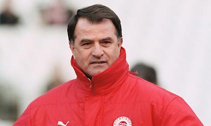 Ένας «πρίγκιπας» με… ερυθρόλευκο στέμμα: Η αναμόρφωση του Ολυμπιακού από τον Μπάγεβιτς