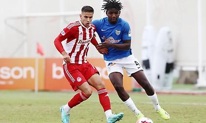 Ξετύλιξε τα… δώρα του Ολυμπιακού Β' και έφυγε με το «διπλό» από τον Ρέντη η Καλαμάτα!