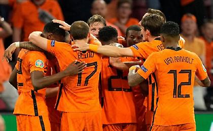 Η εθνική Ολλανδίας θα συναντηθεί με μετανάστες εργάτες στο Κατάρ