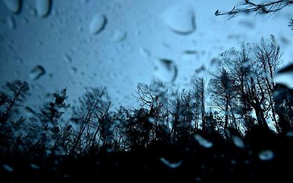 Καιρός: Βροχές και καταιγίδες με χιόνια στα ορεινά