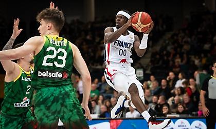 Φοβερό πόστερ κάρφωμα του Σιλβέν Φρανσίσκο!