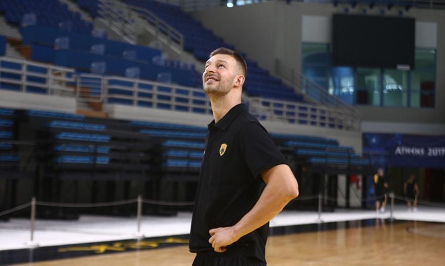 Ραγίζει καρδιές το βίντεο της ΑΕΚ στην μνήμη του Γέλοβατς: «Στέβαν, παίζεις μαζί μας»