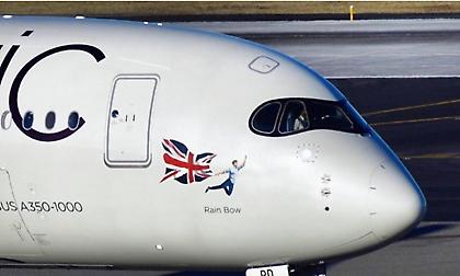 Με σύμβολο ουράνιου τόξου το αεροπλάνο της Αγγλίας για το Κατάρ