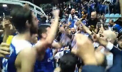 Έστησαν… πάρτι παρέα με τον κόσμο οι παίκτες της Εθνικής