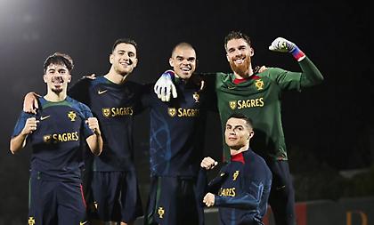 Η φωτογραφία Ζοσέ Σα με Ρονάλντο και Πέπε με σύνθημα για το Μουντιάλ