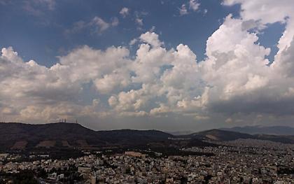 Καιρός: Τοπικές βροχές σε μεγάλο μέρος της χώρας