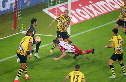 Ολυμπιακός: H… Φράιμπουργκ, η ΑΕΚ, ο Σωκράτης κι ο Μίτσελ!