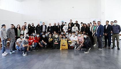 AEK: Υποτροφία στα παιδιά της «Δομής» από Μάκη Αγγελόπουλο