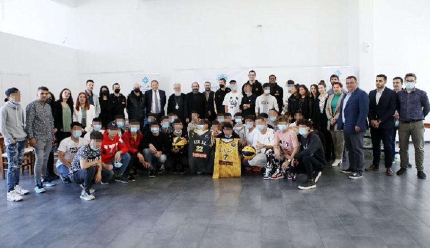 AEK: Υποτροφία στα παιδιά της «Δομής» από Μάκη Αγγελόπουλο