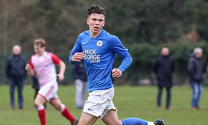 Kοιτάει νεαρό στόπερ της Πιτέρμπορο ο Τσάβι