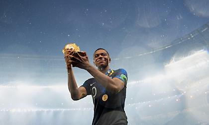 Εμπαπέ: Το παιδί-θαύμα μεγάλωσε και έχει τον κόσμο στα πόδια του