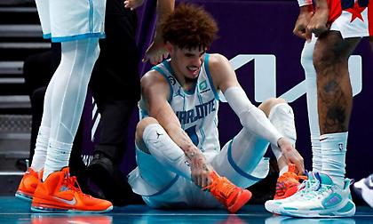 Απίστευτος τραυματισμός για Μπολ: Έπαθε διάστρεμμα πατώντας πόδι… φιλάθλου! (video)