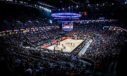 FIBA: Πανζουρλισμός από κόσμο στα «παράθυρα»