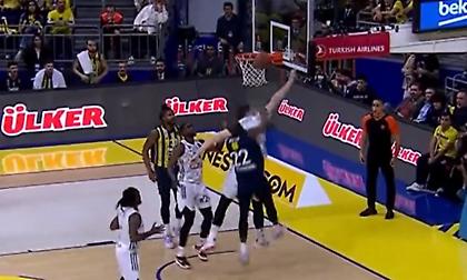 Κατέβασε τον… γενικό στον Τζεκίρι ο Γκουντάιτις! (video)