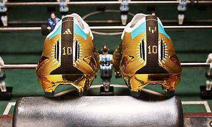 Το εντυπωσιακό ζευγάρι παπούτσια που θα φορέσει ο Μέσι στα γήπεδα του Κατάρ