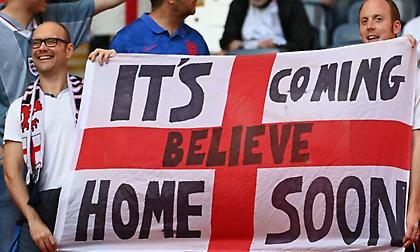 Οι Άγγλοι επιμένουν με νέο τραγούδι πως το τρόπαιο «πάει σπίτι»