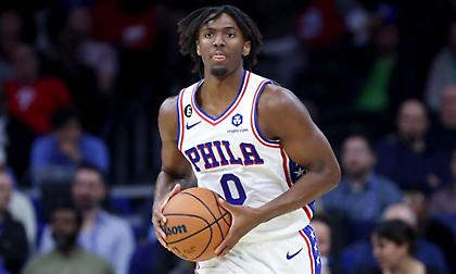 Χάνουν για περίπου έναν μήνα τον Μάξι οι Σίξερς!