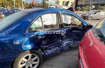 Σοβαρό τροχαίο στο κέντρο της Θεσσαλονίκης με πέντε τραυματίες