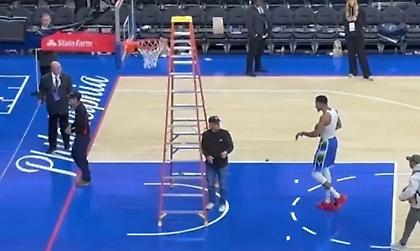 Οι Κλίπερς τρολάρουν Αντετοκούνμπο με... τρεις σκάλες