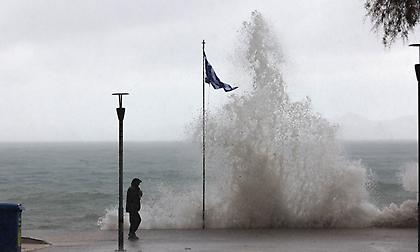Καιρός: Βροχές, καταιγίδες και πτώση της θερμοκρασίας