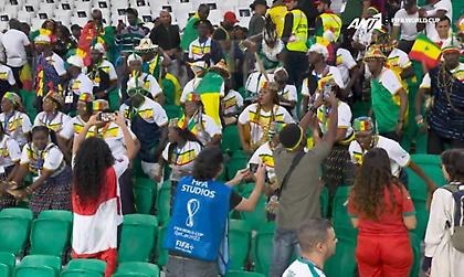 Χορός στις εξέδρες της Σενεγάλης μετά την ήττα από την Ολλανδία!