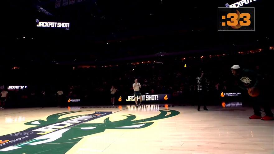 NBA: Φίλος των Μπακς ευστόχησε σε σουτ από το κέντρο