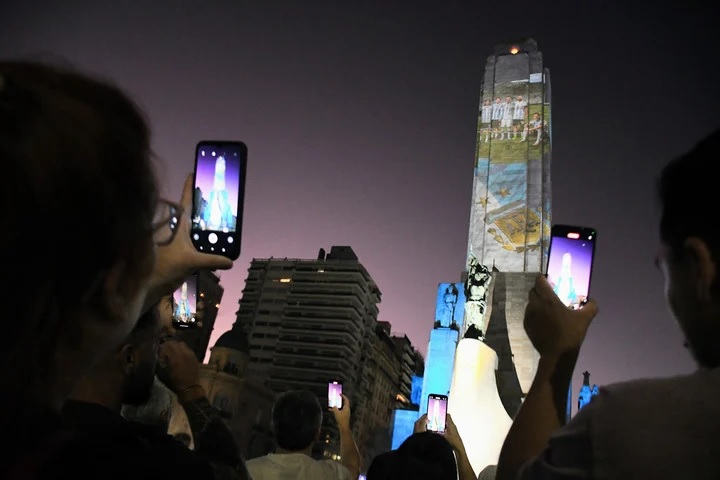 Μέσι: Η μορφή του στο μεγαλύτερο κτίριο του Ροζάριο