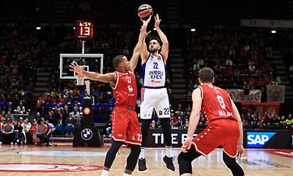 Πάρτι της Εφές στην έδρα της θλιβερής Αρμάνι!