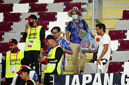 Μάγκες οι Ιάπωνες φίλαθλοι: Αντί να πανηγυρίζουν, καθάρισαν την κερκίδα τους