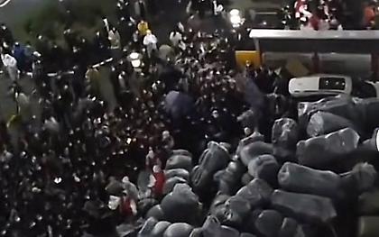 Kίνα: Σοβαρά επεισόδια στο μεγαλύτερο εργοστάσιο παραγωγής iPhone