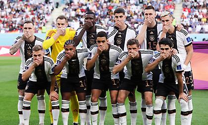 Δυνατό μήνυμα των Γερμανών: Έκλεισαν τα στόματα σε ένδειξη διαμαρτυρίας!