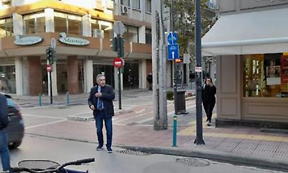 Αντιδήμαρχος έκανε τον τροχονόμο επειδή χάλασαν τα φανάρια στη Λάρισα!