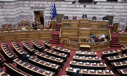 Ψηφίστηκε το νομοσχέδιο για το μίνι-ασφαλιστικό