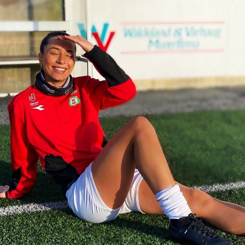 Χάαλαντ: Ζευγάρι με 18χρονη παίκτρια ποδοσφαίρου