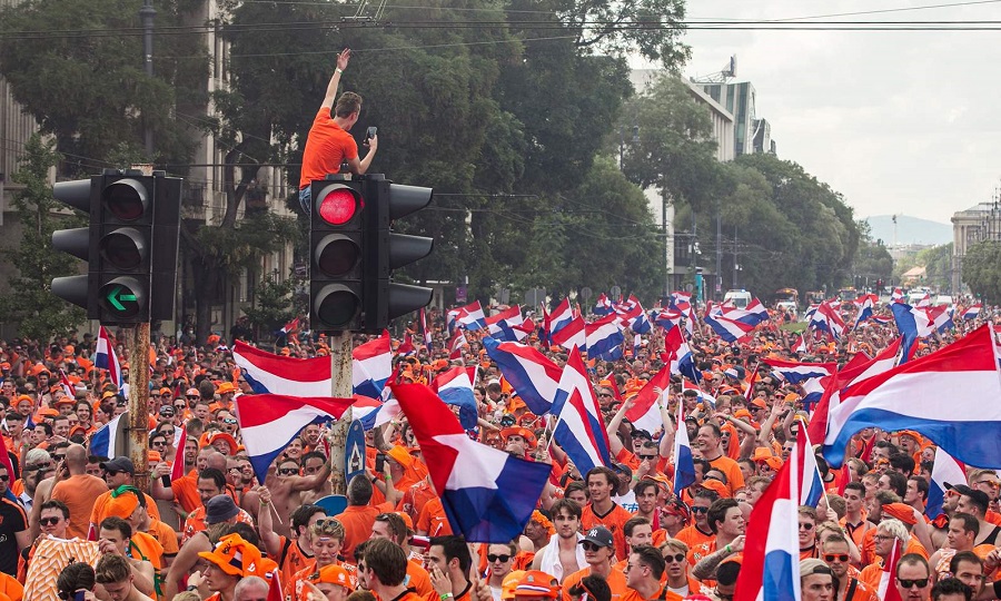 «De wedstrijd begint»: Το Μουντιάλ στην Ολλανδία