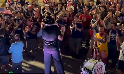 Το πιο... αμήχανο σύνθημα στο Μουντιάλ από τους οπαδούς των ΗΠΑ: «It's called soccer!»