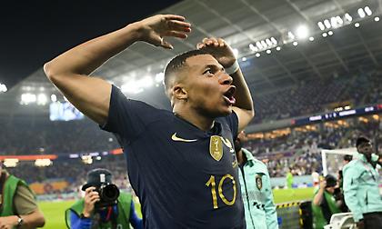 Μπήκε σε κλειστό κλαμπ με Πελέ, Κέμπες και… Χάμες ο Εμπαπέ