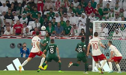 Δύο δοκάρια μέσα σε τρία λεπτά για την Πολωνία με Μίλικ και Λεβαντόφσκι