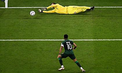 Απίθανος Σέζνι: Έβγαλε το πέναλτι αλλά και το… ριμπάουντ κρατώντας το 1-0!