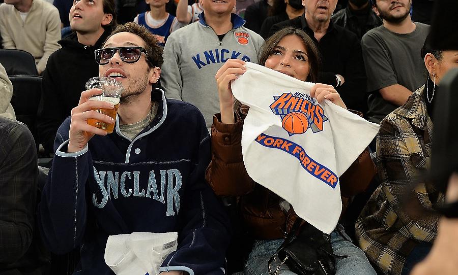 Στο Νικς-Γκρίζλις με το νέο της σύντροφο η Έμιλι Ραταϊκόφσκι