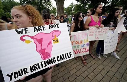 ΗΠΑ: Εισαγγελέας ζήτησε κυρώσεις για γιατρό που έκανε άμβλωση σε 10χρονο κοριτσάκι